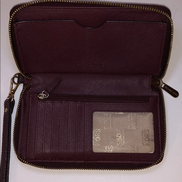 Michael Kors Handbags - Michael Kors Wallet🍯💐